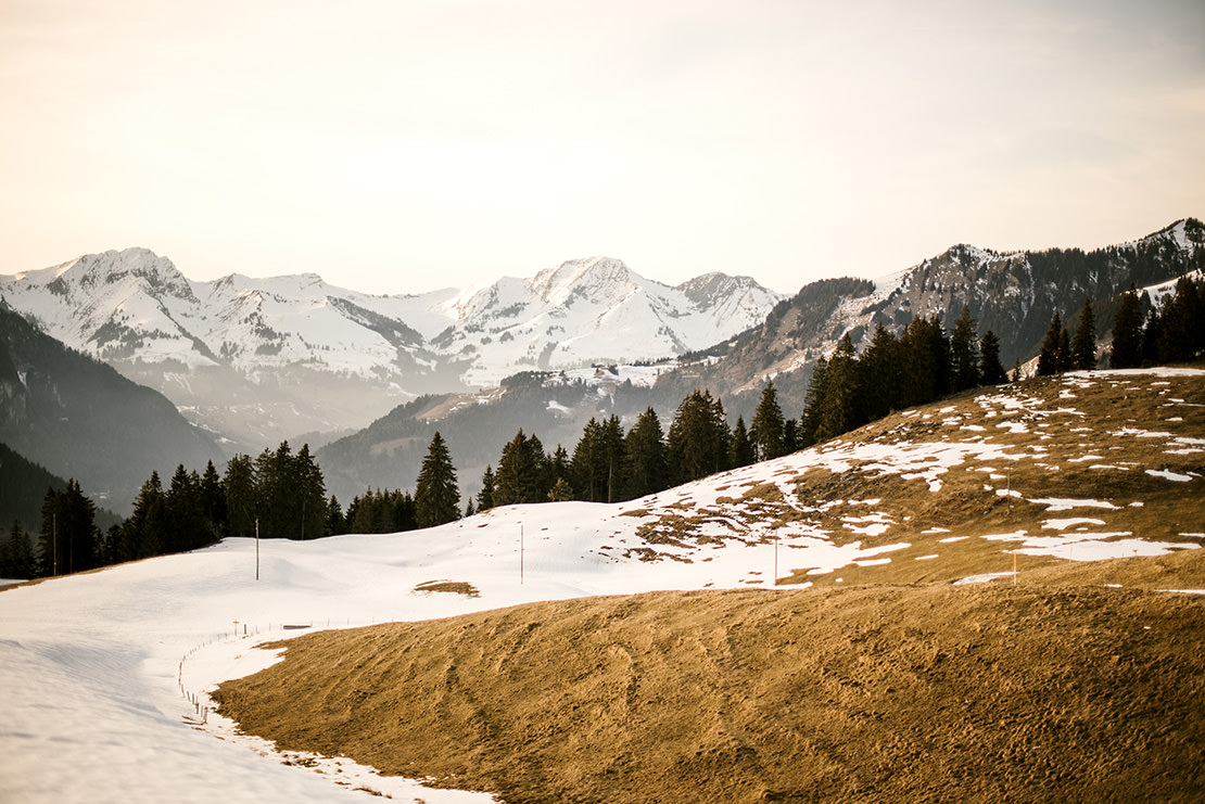 séance engagement dans les montagnes suisse