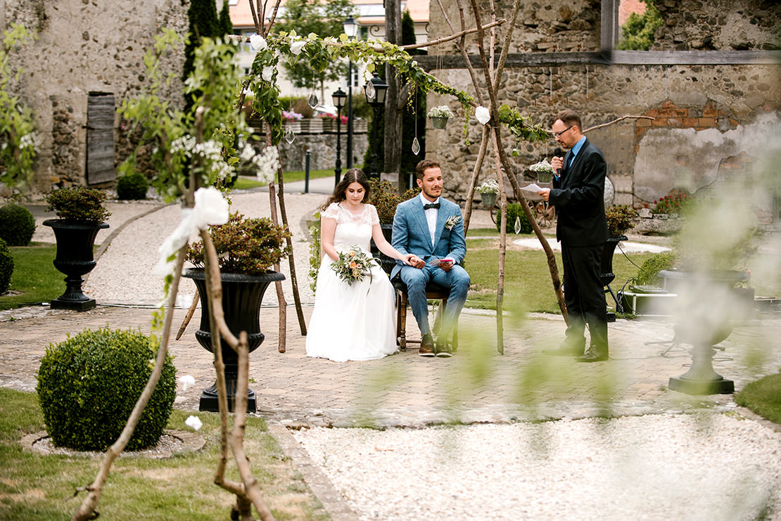 MARIAGE BOHÈME VÉGÉTAL AU CHÂTEAU DE VUISSENS photographe mariage genève